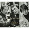 TRIO'[?GHT IN THE DARKNESS