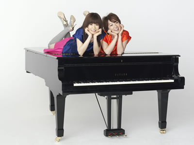 インタビュー 見せる 聴かせる 女性ピアノ連弾ユニット Futabaがデビュー作を語る Cdjournal Cdj Push