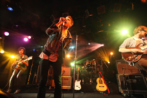噂のグルーヴ・ロック・バンド　ホッキー、初来日公演で変幻自在のパフォーマンスを披露！