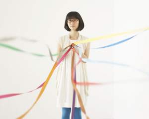 つじあやの、デビュー10周年記念企画ベスト全収録曲が発表！ MUSIC ON! TVでは特番オンエアも