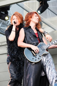 応募総数は約10,000通！ ファン投票にて「GLAY 15Years BEST LIVE集」収録曲が決定