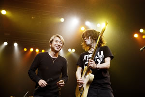 TRICERATOPS、ツアー・ファイナルに藤井フミヤが登場！
