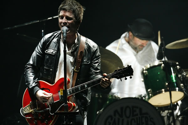 今夜はMステ登場のノエル・ギャラガー（Noel Gallagher）、圧巻の武道館ライヴ！ - CDJournal ニュース