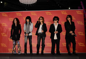 X JAPAN、メンバー等身大フィギュアをお披露目