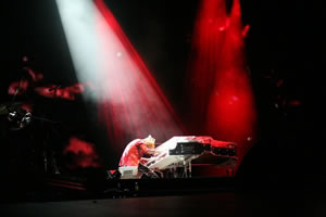 YOSHIKI、グラミー・ミュージアムでのステージと記者会見をニコニコが日本独占生中継
