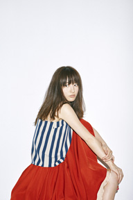 小松未可子、新曲ミュージック・ビデオ＆撮影オフショットを収録したトレーラーを公開