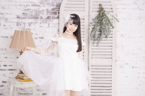 声優・東山奈央がソロ・アーティストとしてデビュー　記念号外「東山タイムズ」を配布