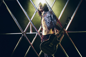 MIYAVI、本格的世界デビュー！　アルバム『MIYAVI』日本先行発売決定！　秋の日本ツアーも発表！