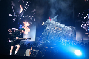 AC/DC9ǯ֤ܥĥ򳫺š