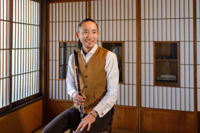 日本のアイリッシュ音楽シーンを牽引する豊田耕三が初のソロ・アルバムを発表