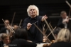 サイモン・ラトル指揮バイエルン放送響、ハイティンク追悼公演でのマーラー交響曲第9番を発表