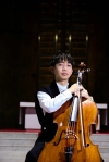 佐藤晴真、新作アルバムはJ.S.バッハ：無伴奏チェロ組曲全曲のライヴ録音