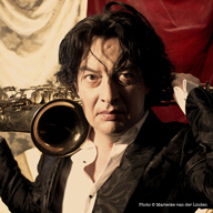 オランダのサックス奏者ユリ・ホニングが10月にCOTTON CLUBで来日公演を開催