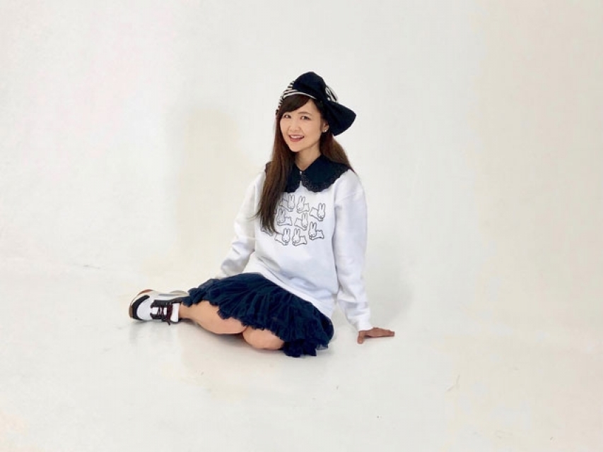 翿