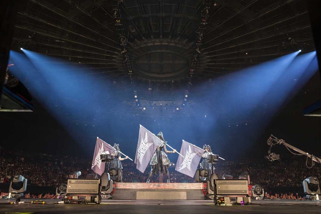 Babymetal アメリカで初のアリーナ公演開催 圧巻のライヴショウにファン熱狂 Cdjournal ニュース