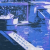 映画『札束と温泉』の予告編で流れる曲は？