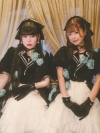 大阪を拠点に活動する2人組アイドル“スワンスワンズ”、初のアルバム『dazzling』リリース