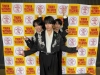 アクロバット歌謡で話題の一卵性三つ子・佐藤三兄弟、 メジャー・デビュー・イベントで間奏第三形態ダンスを披露