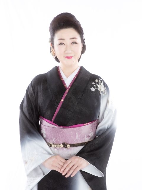 入山アキ子