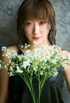 つばきファクトリーを卒業する秋山眞緒、メモリアルな写真集をリリース