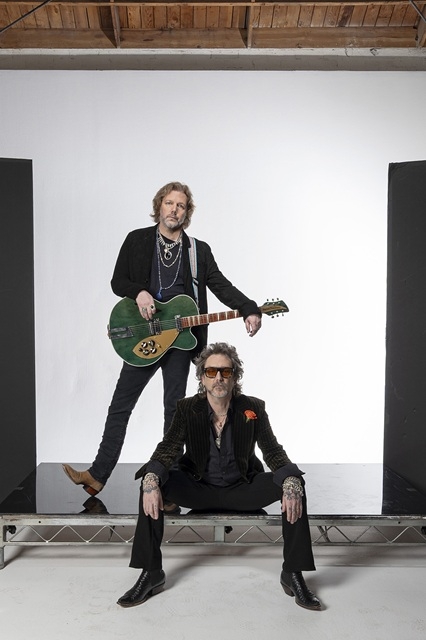 ザ・ブラック・クロウズ、日本ツアーを目前にニュー・アルバム『A Pound Of Feathers』をリリース