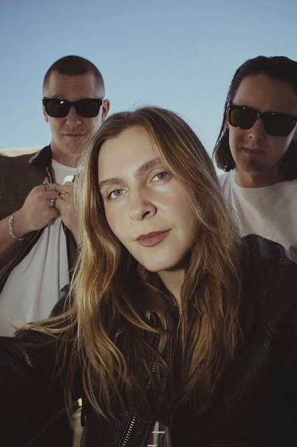 ジャングル、新作アルバム『Sunshine』のリリースを発表　先行シングル「Carry On」を公開