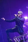 吉川晃司、全国ツアー“ Higher and Higher”ファイナル公演開催　シンバルキックも華麗に