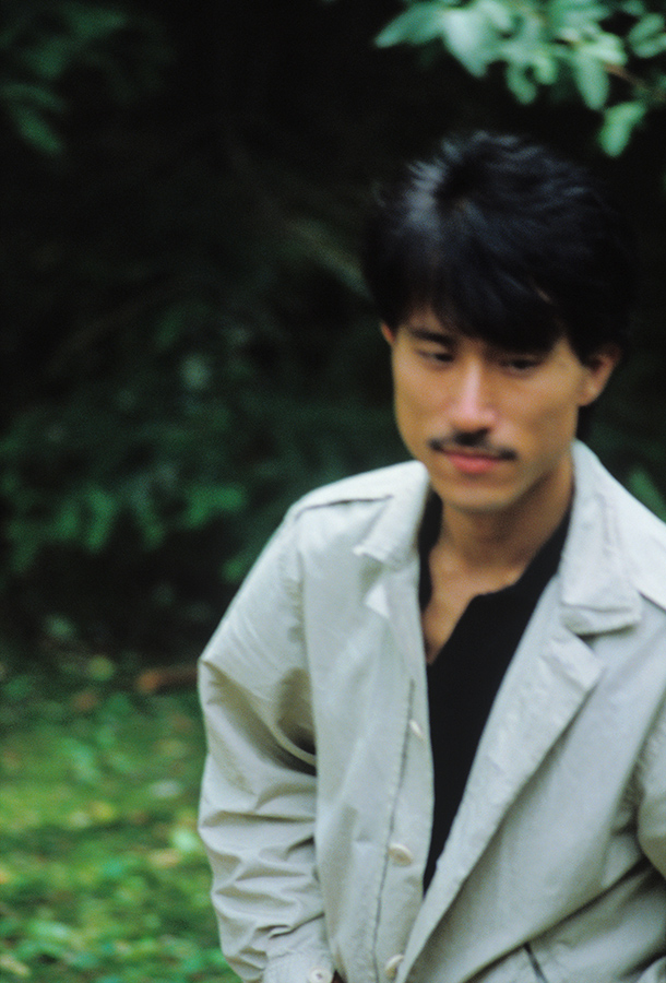 元JAPAN・Steve Jansenが日本初の写真展〈Through A Quiet