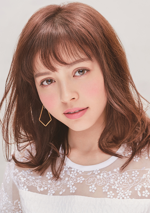 加藤ナナ 川崎あや 田中真琴 夏焼 雅が参加するscramble Cheerz合同写真展開催 Cdjournal ニュース