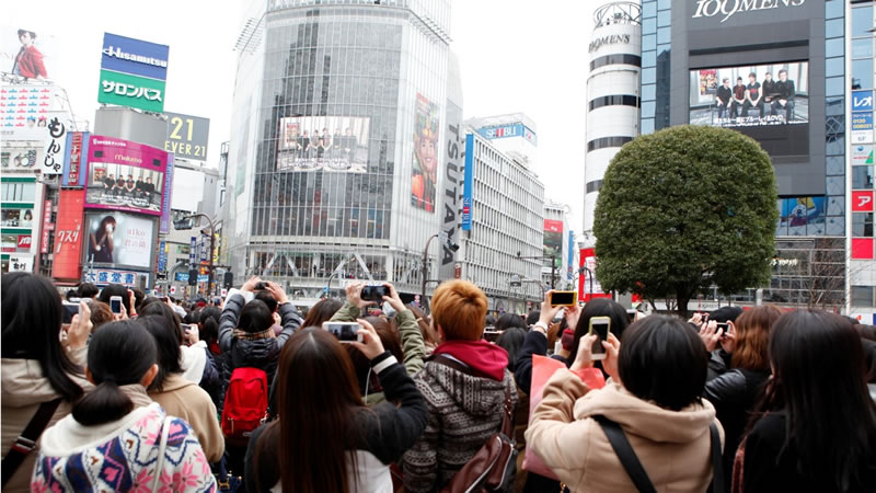 ワン ダイレクションが渋谷をジャック 1d Celebration Day Cdjournal ニュース