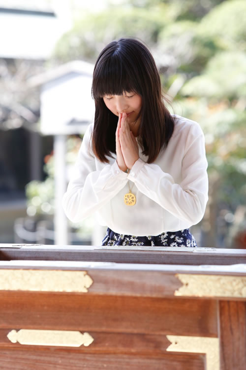 今夏放送のtvアニメ ハナヤマタ 舞台となる鎌倉 鶴岡八幡宮を参拝 Cdjournal ニュース 今夏放送のtvアニメ ハナヤマタ 舞台となる鎌倉 鶴岡八幡宮を参拝 Cdjournal ニュース