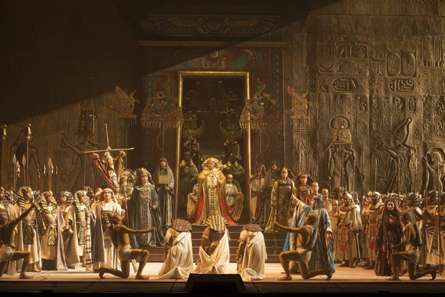 新国立劇場25周年を記念して、豪華絢爛なオペラ『アイーダ』の再上演が実現