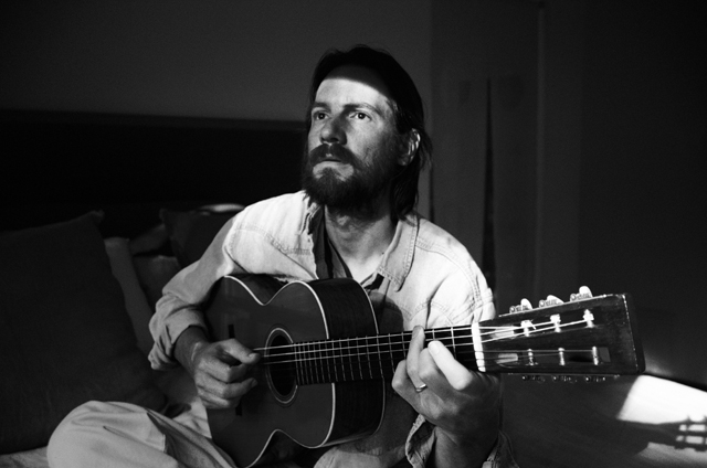 ブレイク・ミルズ、単独公演をオープン直後のスペルノーヴァ川崎で開催 CDJournal ニュース