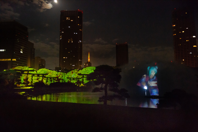 初音ミクが浜離宮で“ジュリアナ・ダンス”　〈東京150年祭〉で「東京は夜の七時」歌う