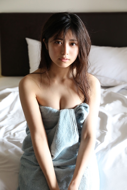 【未開封】サイン入り吉田莉桜　ファースト/2nd写真集 Amazon.co.jp: 吉田莉桜2nd写真集「青とハチミツ」 (書籍扱い