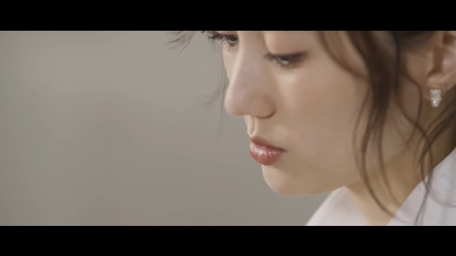 YONA YONA WEEKENDERS「考え中」MVに出演している女性は？