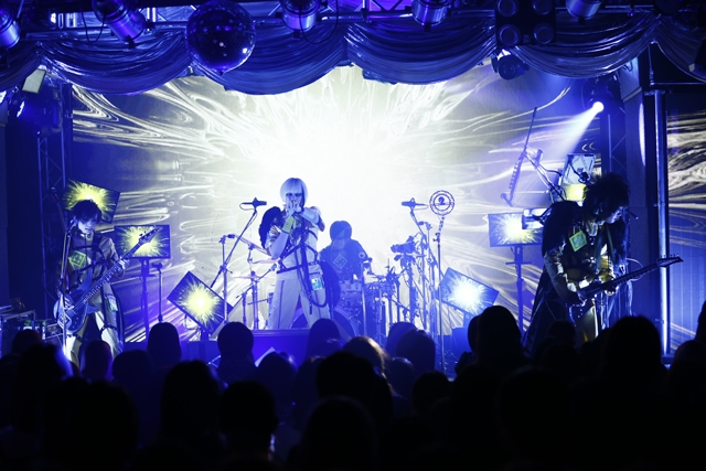 メトロノーム、最新アルバム収録曲やライヴ定番曲など披露 約3年ぶりと