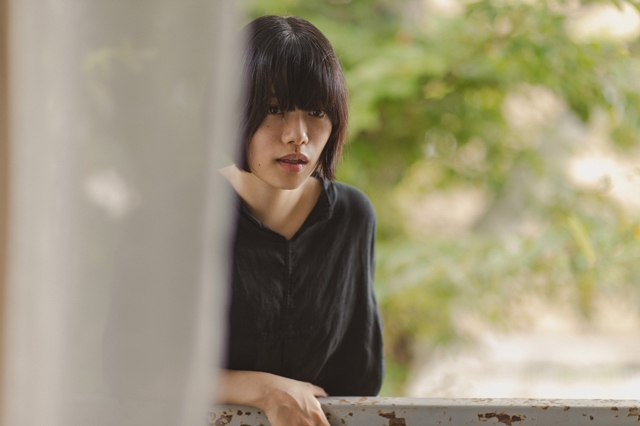 映画『市子』、主演・杉咲花が恋人の足音を背に窓から飛び降り逃走する緊迫の本編映像を公開
