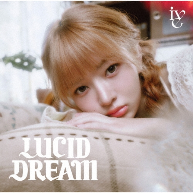 App StoreのCM「どんな一歩も、App Storeと。」で流れる楽曲とナレーションの女性は？