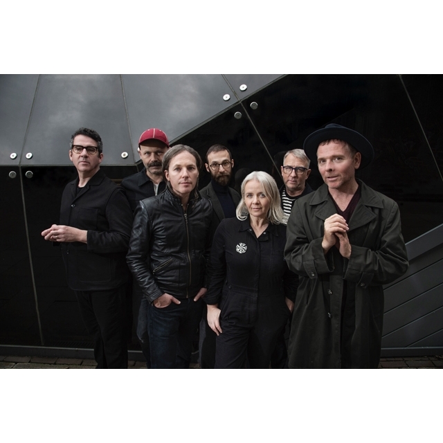 ベル・アンド・セバスチャン、『タイガーミルク』『天使のため息』30周年を記念した来日公演を開催