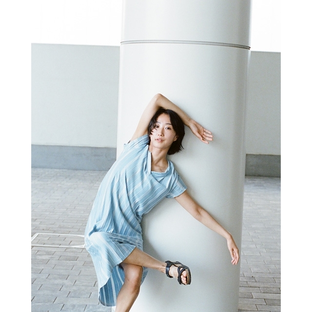 ダンサー / 振付家の小暮香帆が3年ぶりの新作を上演　大友良英が全編ライヴ演奏