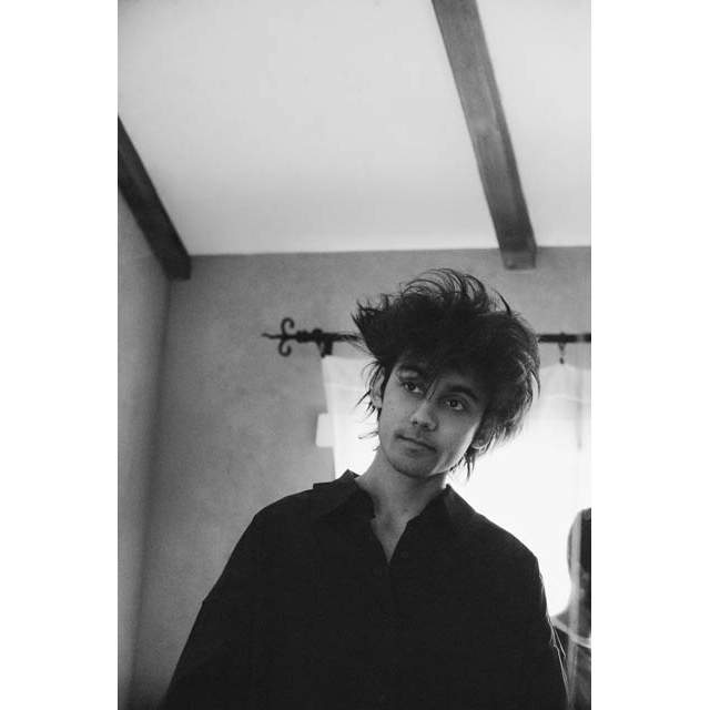 aron!、デビュー・アルバム『トゥー・クロース・フォー・ランニング』を発表　日本盤にはボーナストラックを収録
