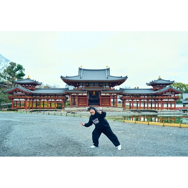 岡崎体育、デビュー前にしたためた24曲収録ベスト盤『盆地テクノ』リリース＆Zeppツアー開催