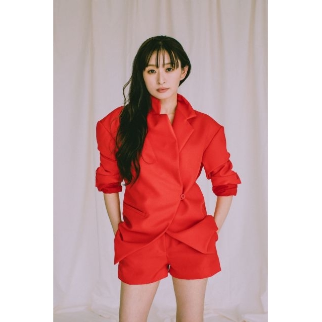 30周年を迎える島袋寛子、新ヴィジュアル写真公開＆SNS開設