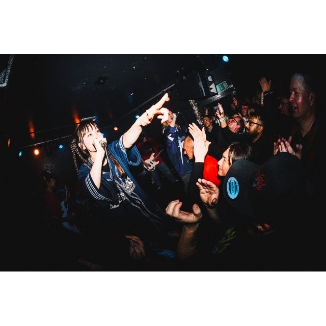 EMNW、初のUKツアーを完走 ロンドン単独公演完売&フェス〈The Great Escape〉では入場規制も