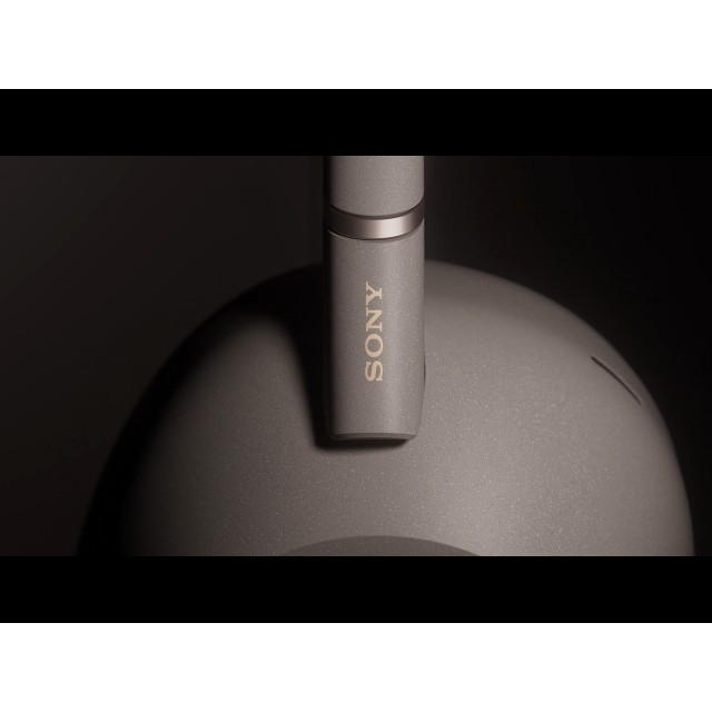 ワイヤレスヘッドホン「WH-1000XM6」のCMで流れる曲は？