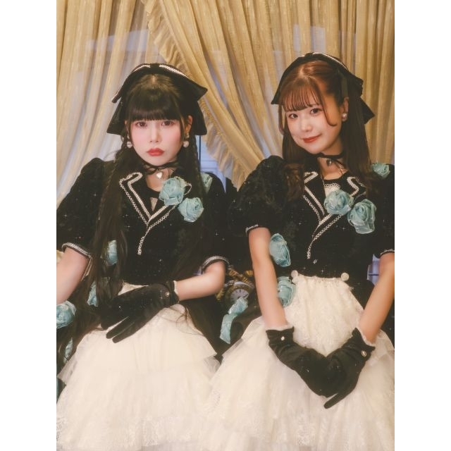 大阪を拠点に活動する2人組アイドル“スワンスワンズ”、初のアルバム『dazzling』リリース