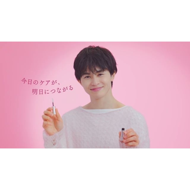 「スカルプDまつ毛美容液」のCMに出演している男性は？