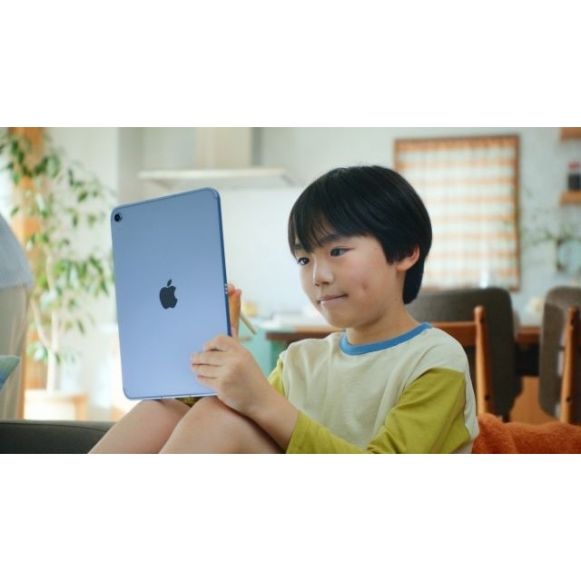 「ドコモ未来ミュージアム」のCM「brothers」篇で流れる曲は？