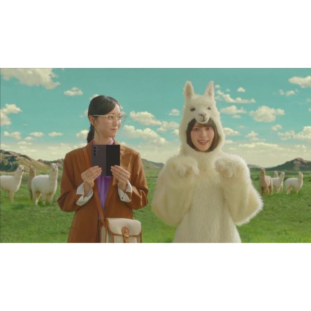 ソフトバンクのCM「アルパカ族・高原にて」篇に出演している女性は？